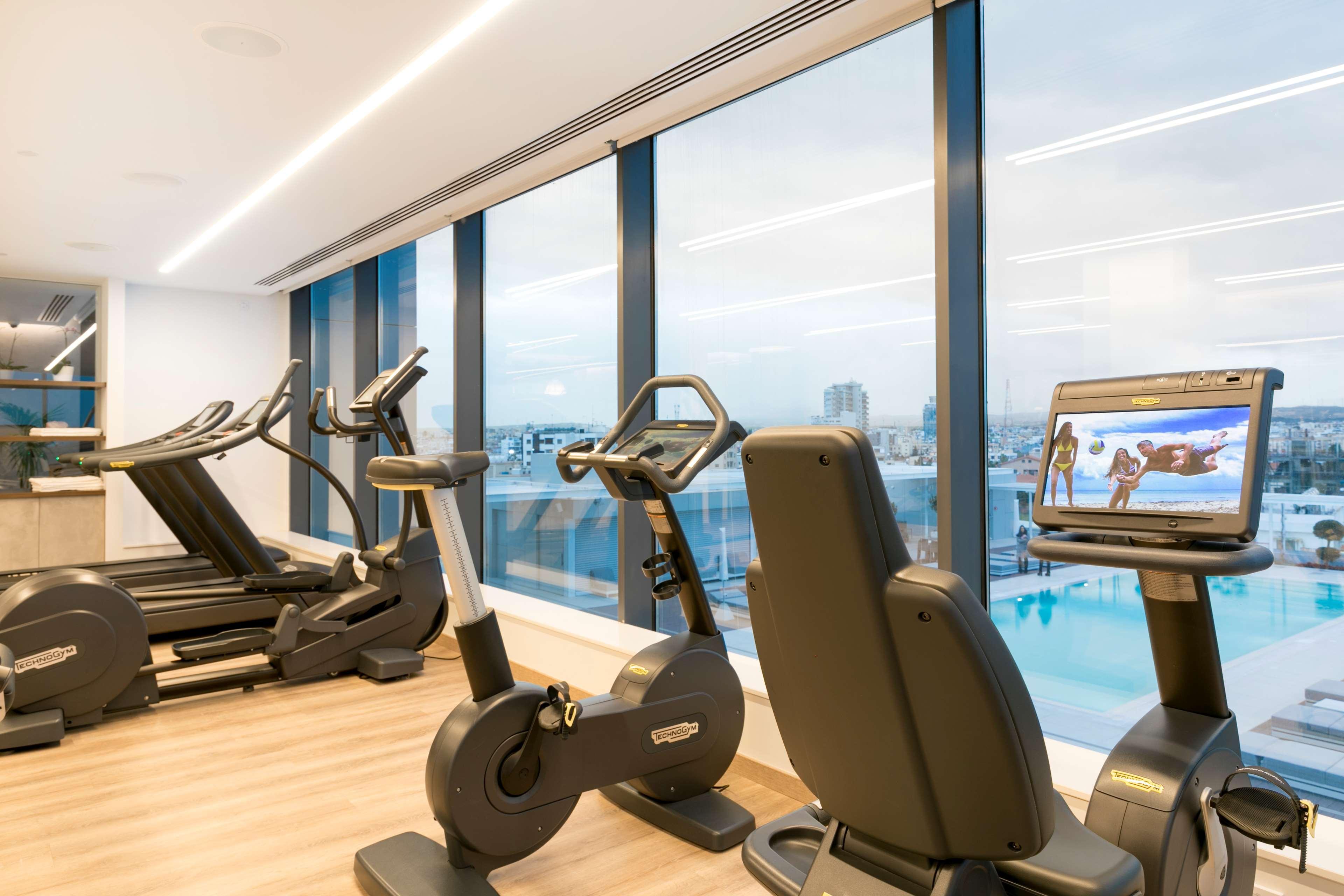 래디슨 블루 호텔 라르나카 외부 사진 The gym at the 2012 London Olympics